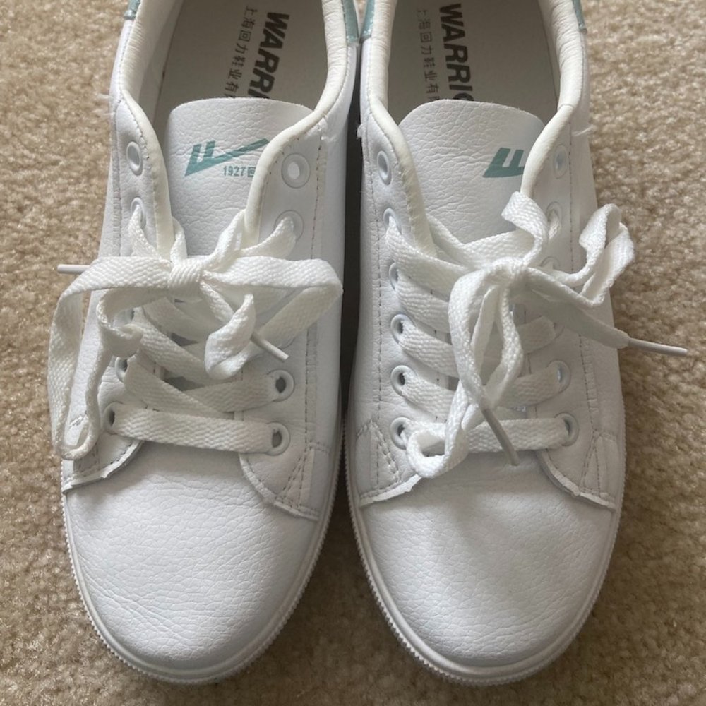 95% New Cute Comfy White Shoes Size 6.5